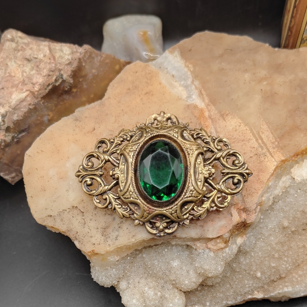 Vintage Gold Tone Brooch with Green Gemstone